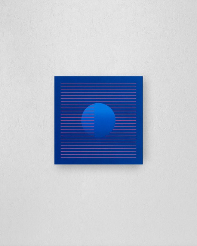 Circle with gradient and parallel lines, completed in 2019 with acrylic paints and markers on a 50 x 50 cm canvas.