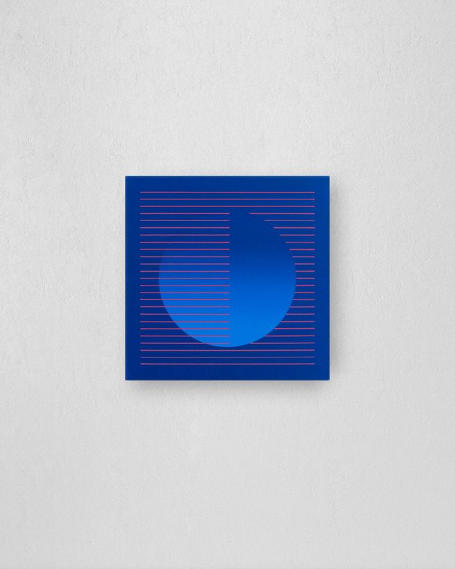 Circle with gradient and parallel lines, completed in 2019 with acrylic paints and markers on a 50 x 50 cm canvas.