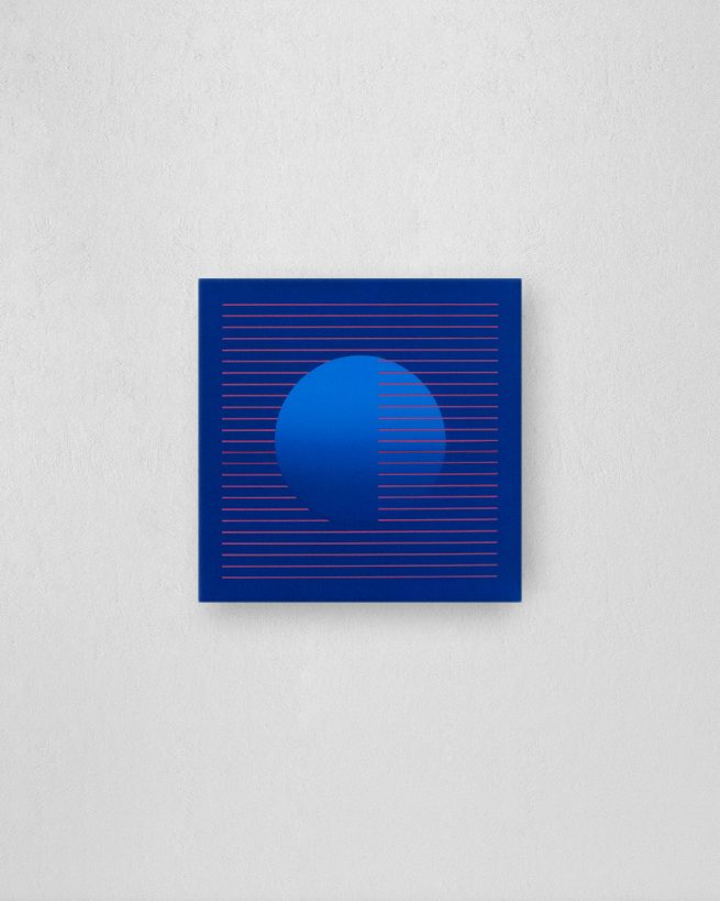 Circle with gradient and parallel lines, completed in 2019 with acrylic paints and markers on a 50 x 50 cm canvas.